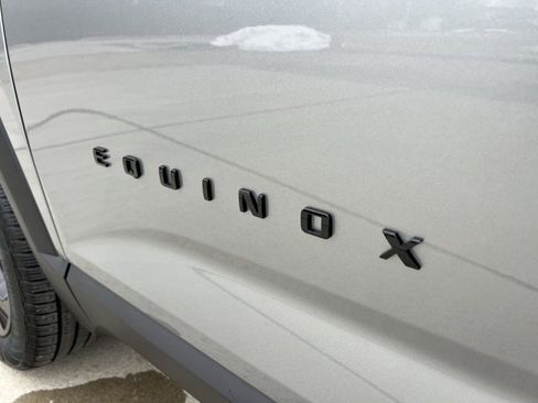 New 2026 Chevrolet Equinox LT w/ Convenience Package II FWD image 32