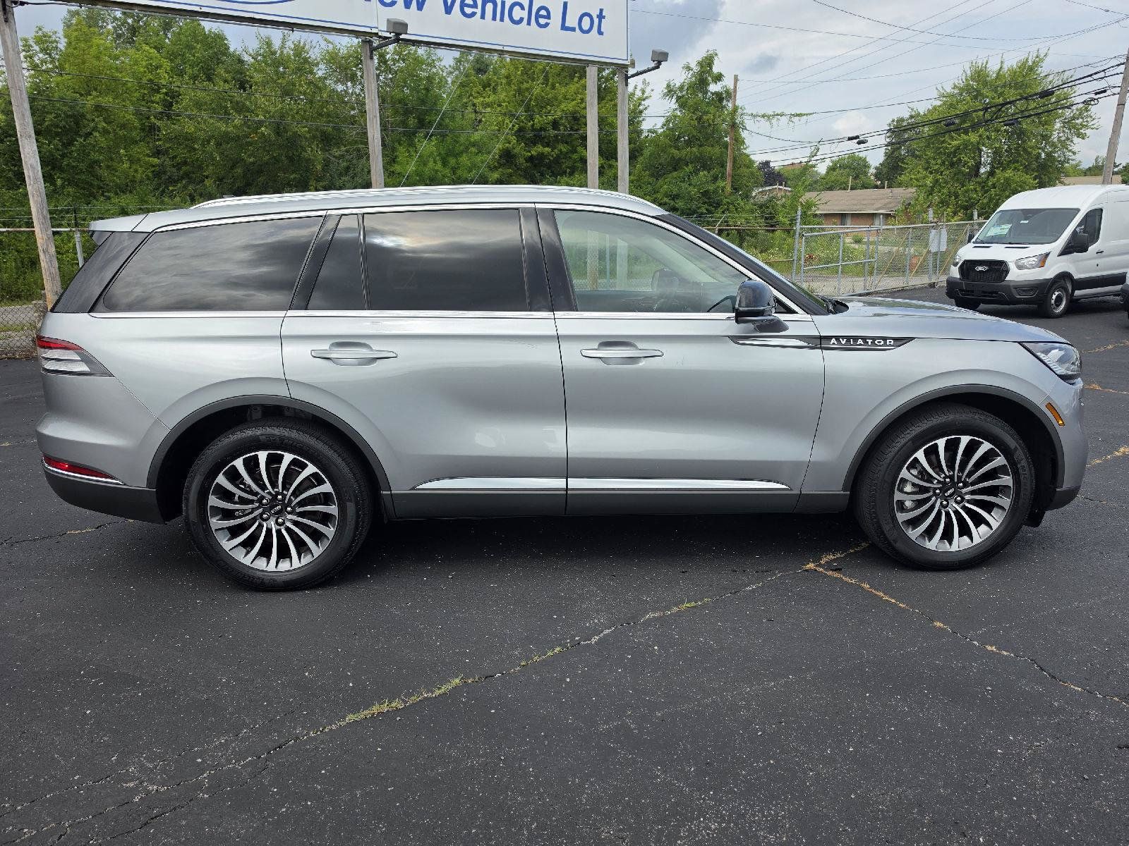 Used 2023 Lincoln Aviator AWD w/ Premium Package image 5