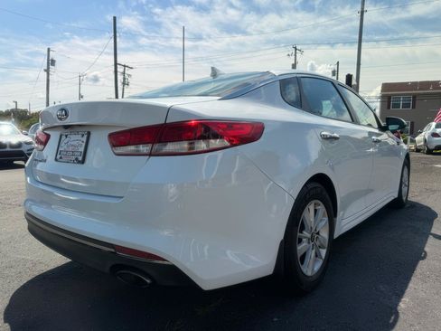 Used 2017 Kia Optima LX FWD image 5