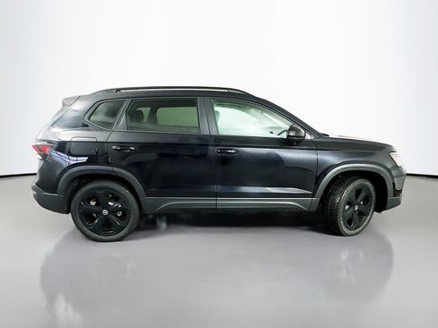 New 2026 Volkswagen Taos SE image 8