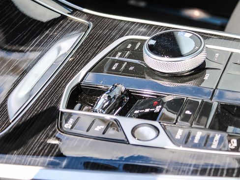 New 2026 BMW X5 xDrive50e w/ Executive Package image 19