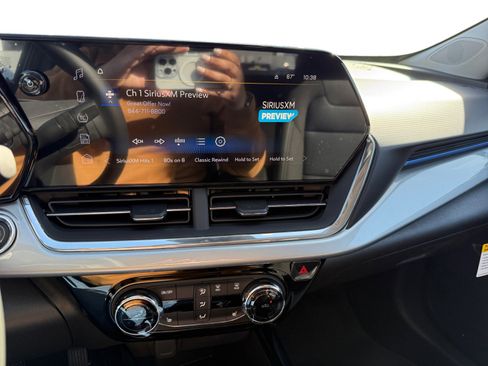 New 2026 Chevrolet Trax LT image 12