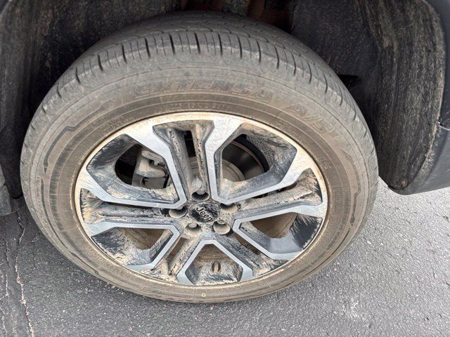 Used 2023 Jeep Compass Limited w/ Sun and Sound Group AWD/4WD image 6