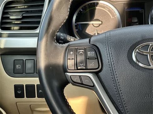 Used 2018 Toyota Highlander Limited image 9