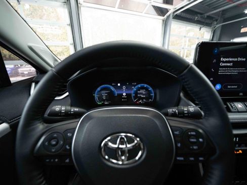 Used 2025 Toyota RAV4 Limited w/ Advanced Technology Package image 16