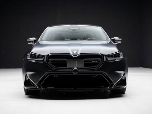 Used 2025 BMW M5 w/ Carbon Package image 7