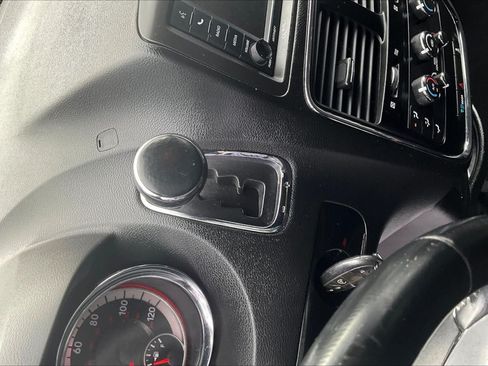 Used 2018 Dodge Grand Caravan SE FWD image 16