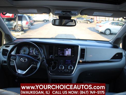 Used 2018 Toyota Sienna image 19