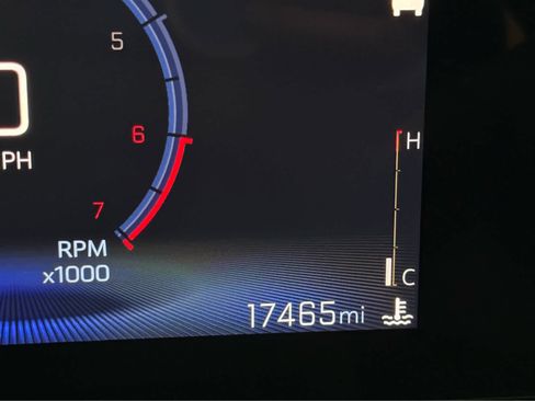 Certified 2025 Chevrolet Trax LT w/ LT Convenience Package image 29