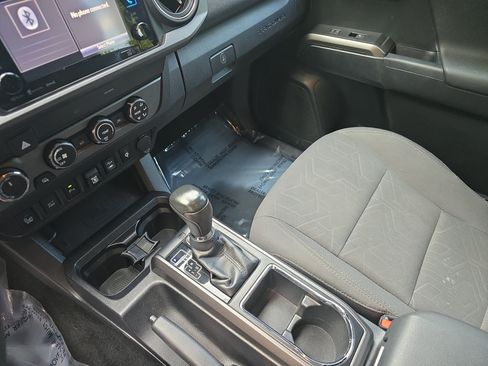 Used 2019 Toyota Tacoma TRD Off-Road w/ Technology Package AWD/4WD image 25