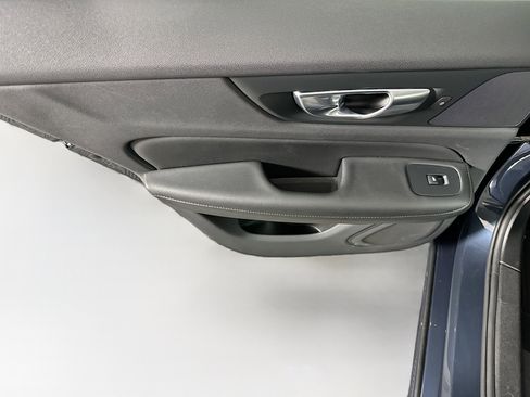 Used 2024 Volvo S60 B5 Plus image 27