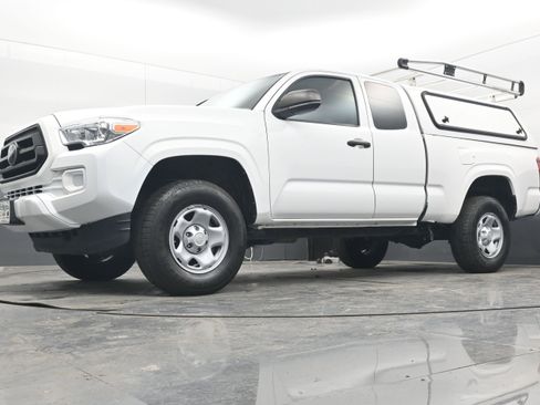 Used 2022 Toyota Tacoma SR image 24