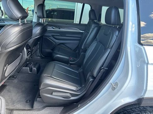 Used 2023 Jeep Grand Cherokee L Limited w/ Luxury Tech Group II AWD/4WD image 19