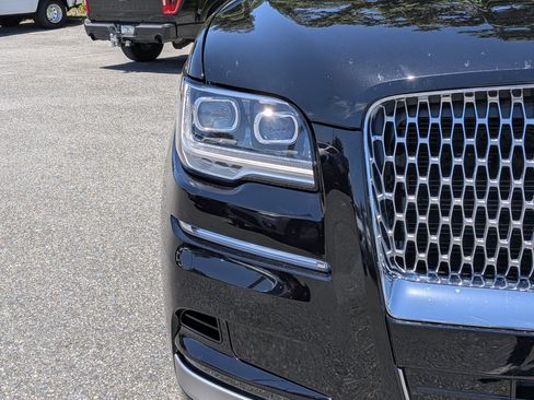 Used 2024 Lincoln Navigator Premiere AWD/4WD image 8