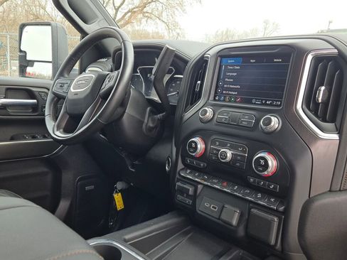 Used 2023 GMC Sierra 3500 AT4 w/ AT4 Preferred Package AWD/4WD image 7