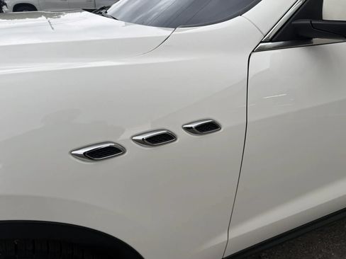 Used 2018 Maserati Levante AWD/4WD image 35