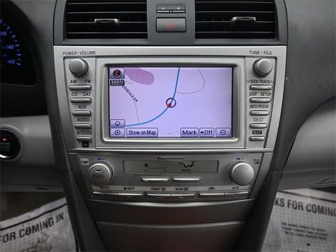 Used 2010 Toyota Camry XLE image 18