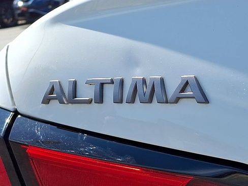 Used 2025 Nissan Altima 2.5 SV FWD image 30