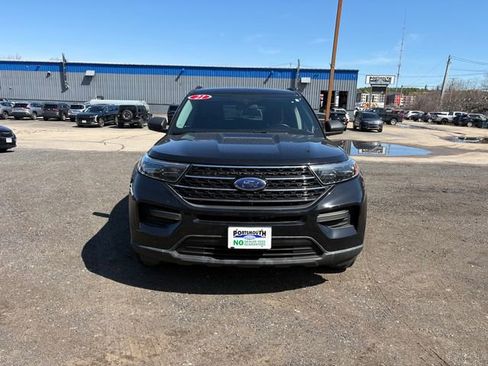 Used 2021 Ford Explorer XLT image 3