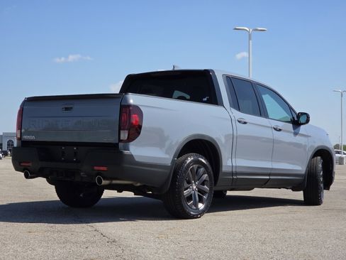 Used 2025 Honda Ridgeline Sport image 14