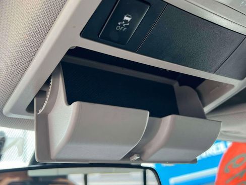 Used 2019 Toyota Tacoma SR5 w/ SR5 Appearance Package (SM) AWD/4WD image 29