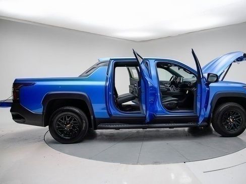 New 2025 Chevrolet Silverado EV LT image 13