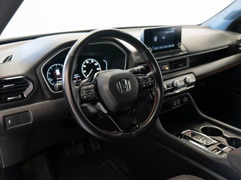 Used 2025 Honda Pilot Sport image 3