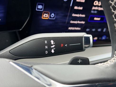 Used 2025 Chevrolet Traverse LT w/ Driver Confidence Package image 12