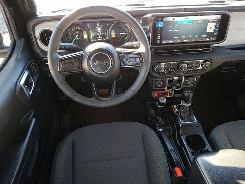 Used 2024 Jeep Wrangler Unlimited image 22