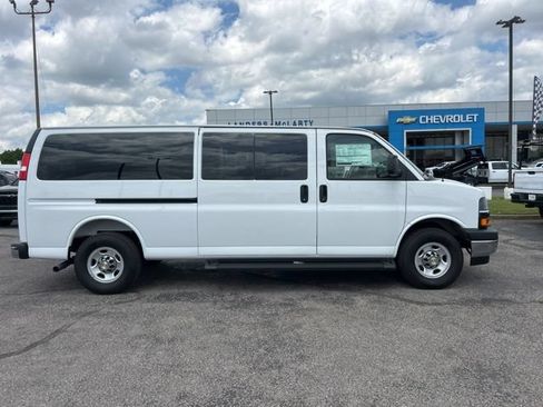 New 2025 Chevrolet Express 3500 Extended RWD image 2