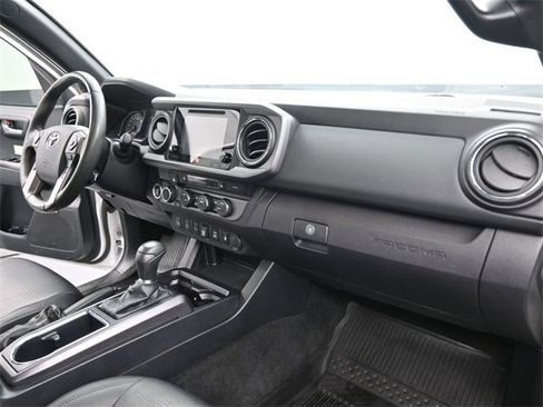 Used 2019 Toyota Tacoma TRD Off-Road image 27