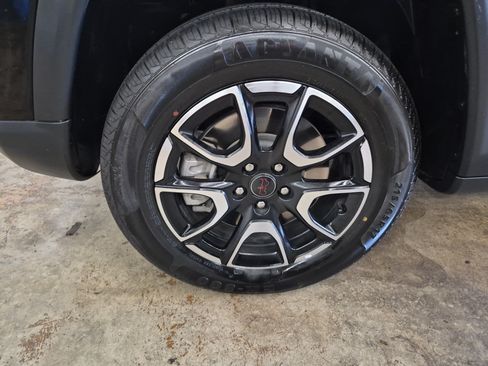 Used 2025 Jeep Compass Trailhawk AWD/4WD image 8