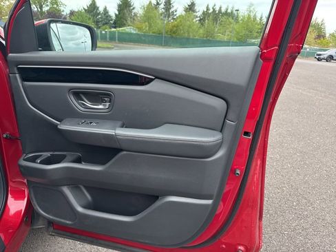 Used 2025 Honda Pilot Touring image 25