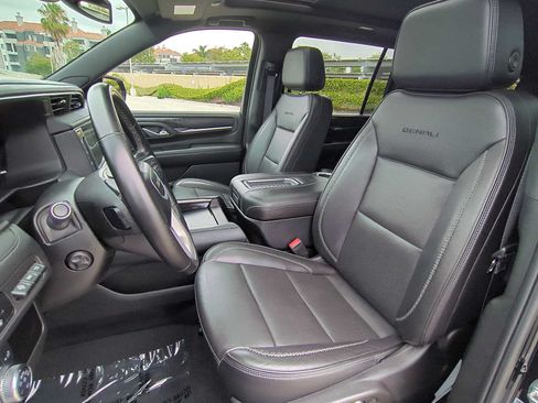 Used 2024 GMC Yukon XL Denali AWD/4WD image 23