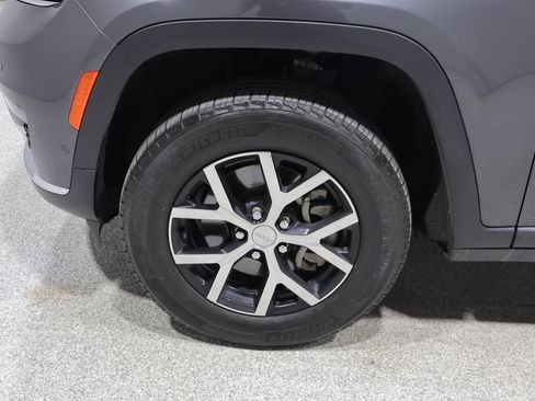 Certified 2023 Jeep Grand Cherokee L Limited w/ Luxury Tech Group II AWD/4WD image 9