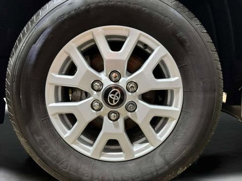 Used 2024 Toyota Tacoma 4x4 Double Cab image 30