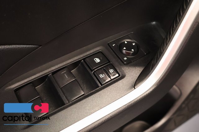 Certified 2021 Toyota RAV4 LE AWD/4WD image 11