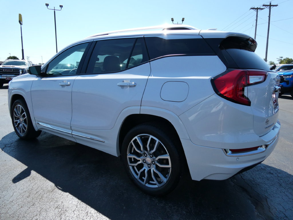 Certified 2024 GMC Terrain Denali w/ Denali Premium Package AWD/4WD image 8