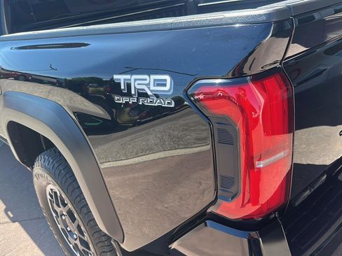 Certified 2024 Toyota Tacoma TRD Off-Road w/ TRD Off Road Upgrade Package AWD/4WD image 5