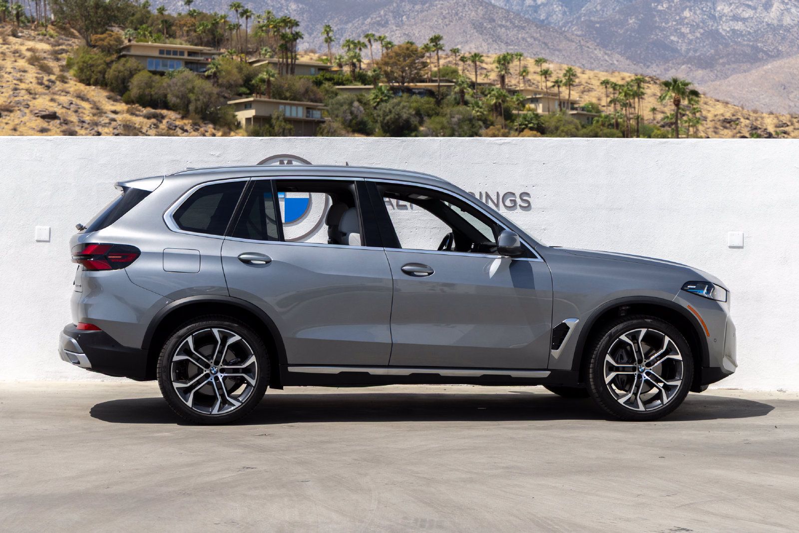 Certified 2026 BMW X5 sDrive40i w/ Parking Assistance Package RWD image 5