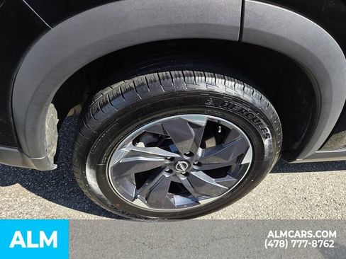 Used 2025 Nissan Rogue SV image 14