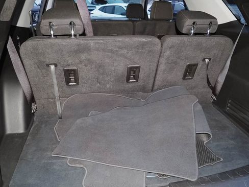 Used 2021 Chevrolet Traverse LS image 10