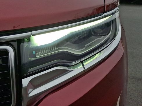 Used 2024 Jeep Wagoneer L Series II w/ Flexible Seating Group image 9