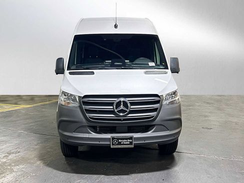 Used 2025 Mercedes-Benz Sprinter 2500 image 8