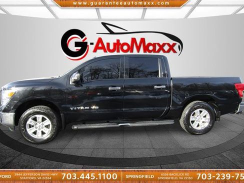 Used 2018 Nissan Titan SV image 8