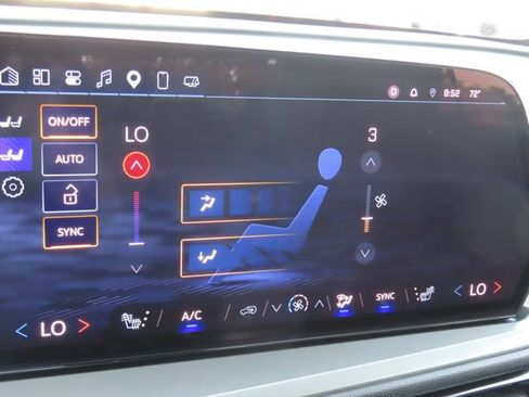 Used 2025 Chevrolet Traverse LT w/ Sun and Wheel Package AWD/4WD image 37
