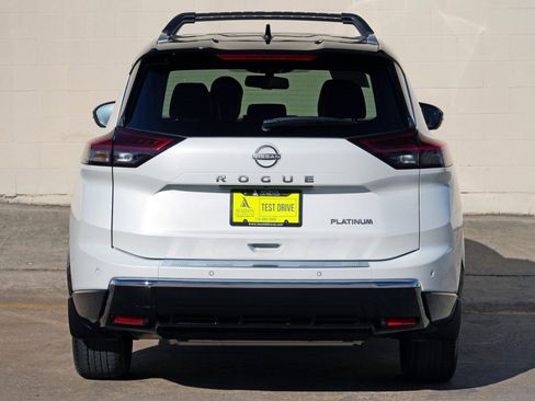 Used 2025 Nissan Rogue Platinum FWD image 48