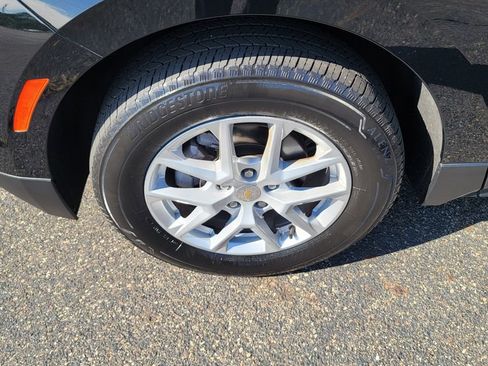 Used 2023 Chevrolet Equinox LT w/ Driver Convenience Package image 6