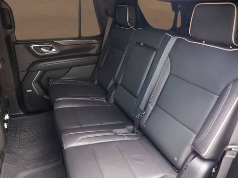 Used 2023 GMC Yukon SLT w/ SLT Luxury Package RWD image 24