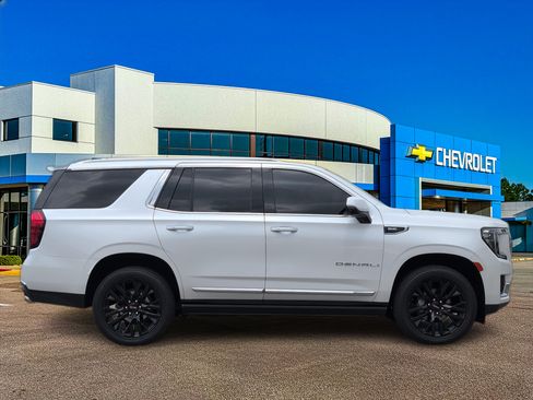 Used 2022 GMC Yukon Denali AWD/4WD image 8